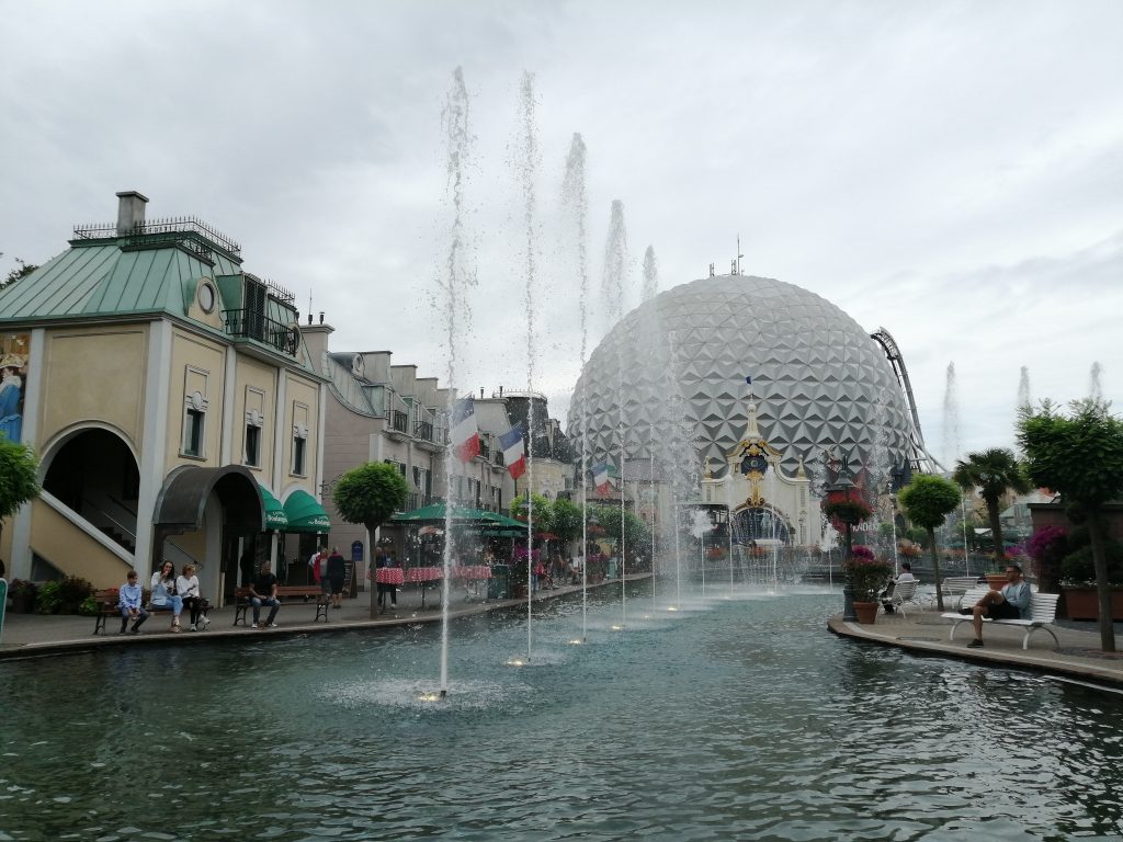 zone France dans le parc Europa-Park en Allemagne - Parc d'attractions en Europe