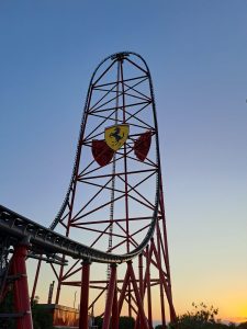 Montée fulgurante de l'attraction Red Force à Ferrari Land, PortAventura